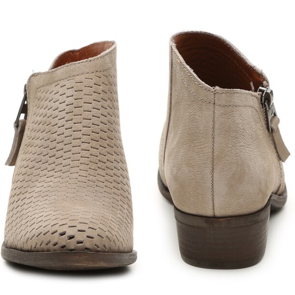 Lucky Brand Brielley Leather Bootie Ankle Boots Perforated Stacked Block Heel 9M - Picture 2 of 14